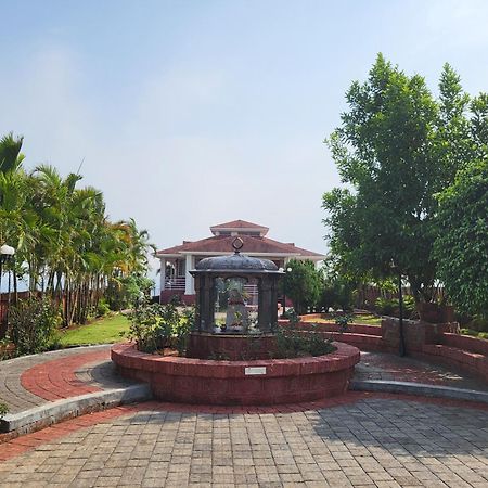 Paras Holiday Home 萨塔拉 外观 照片