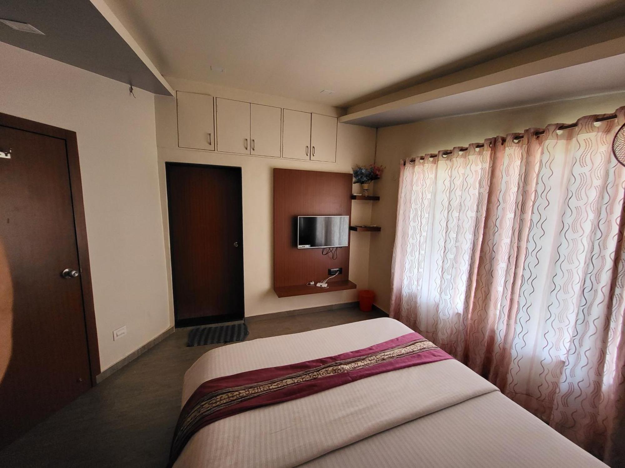 Paras Holiday Home 萨塔拉 外观 照片