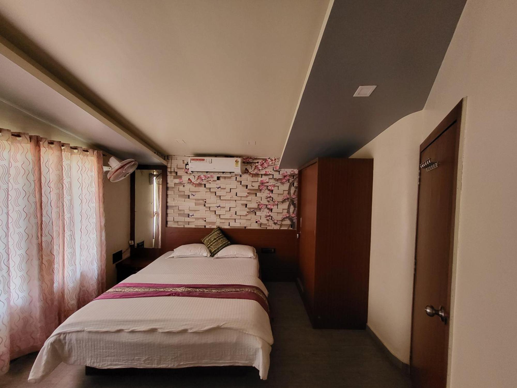 Paras Holiday Home 萨塔拉 外观 照片