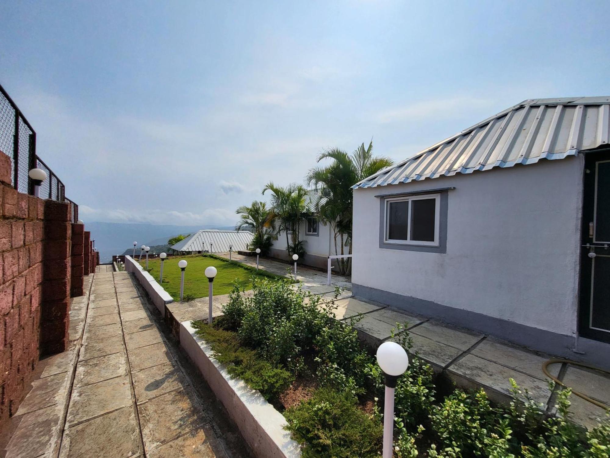 Paras Holiday Home 萨塔拉 外观 照片