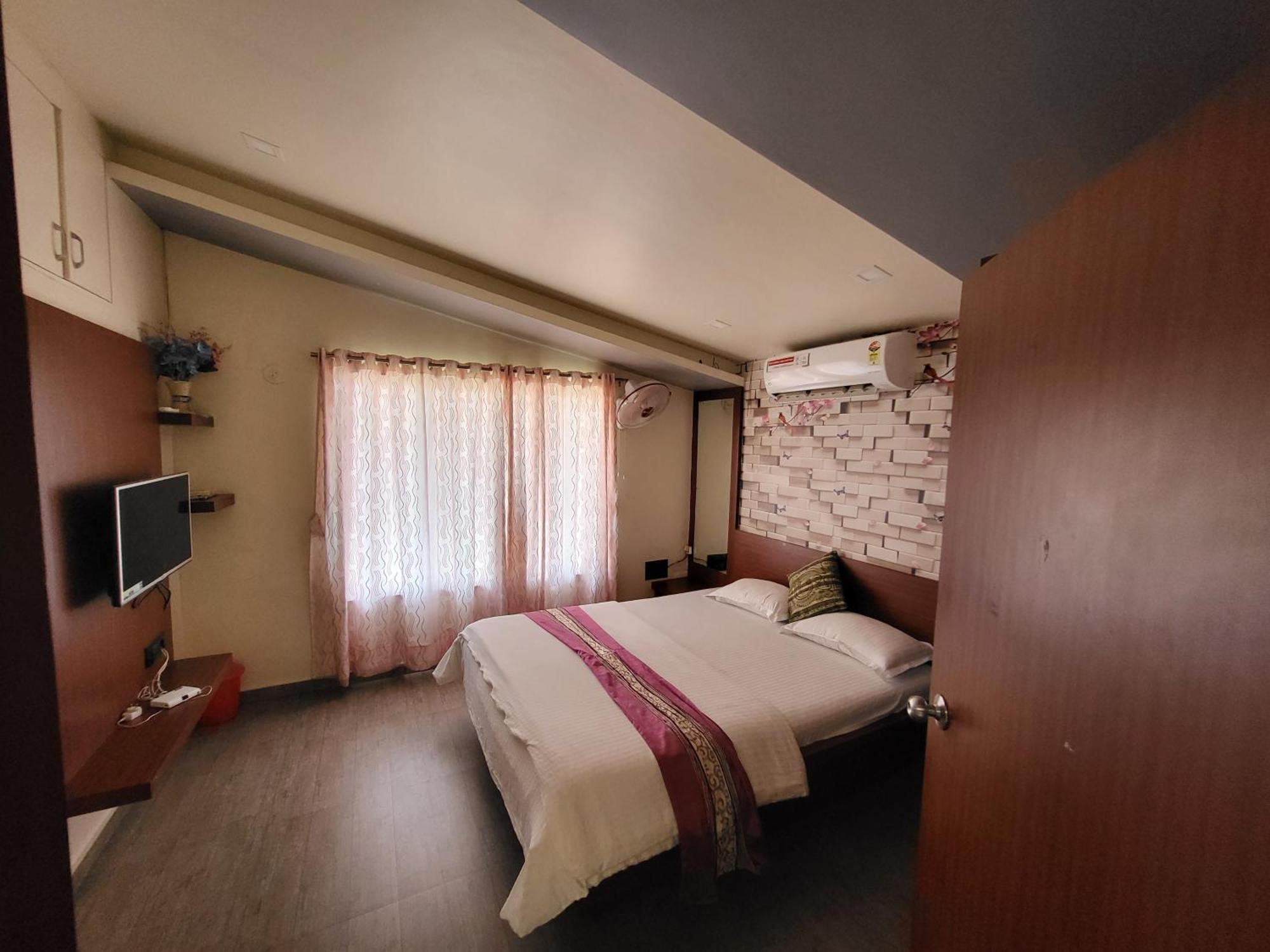 Paras Holiday Home 萨塔拉 外观 照片